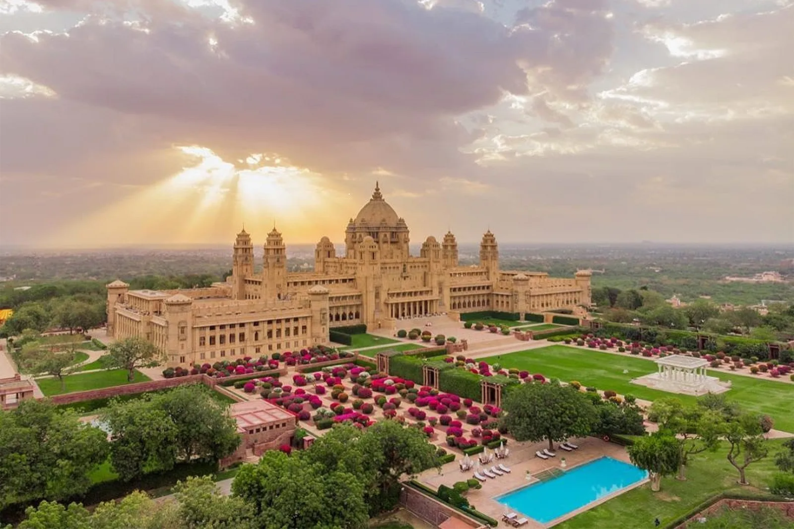 The Golden Tour Package — A Journey of Royal Elegance